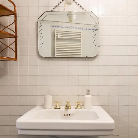 Spacious And Bright Three-room Just Few Steps From The Duomo Apartment Milan