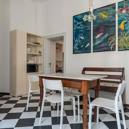 Apartment Spacious And Bright Three-room Just Few Steps From The Duomo Milan