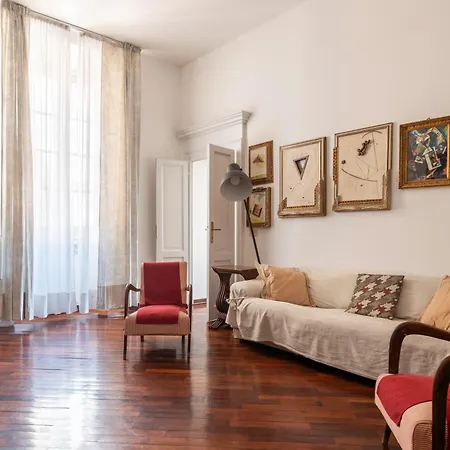 Spacious And Bright Three-room Just Few Steps From The Duomo Milan