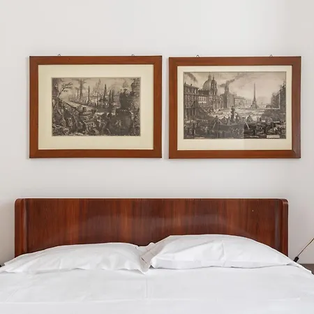 Apartment Spacious And Bright Three-room Just Few Steps From The Duomo Milan