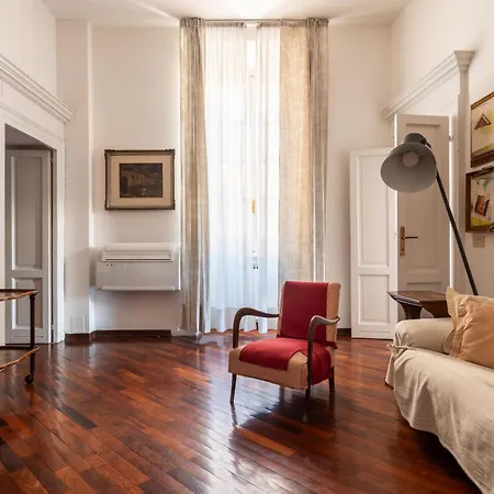 Spacious And Bright Three-room Just Few Steps From The Duomo Apartment Milan