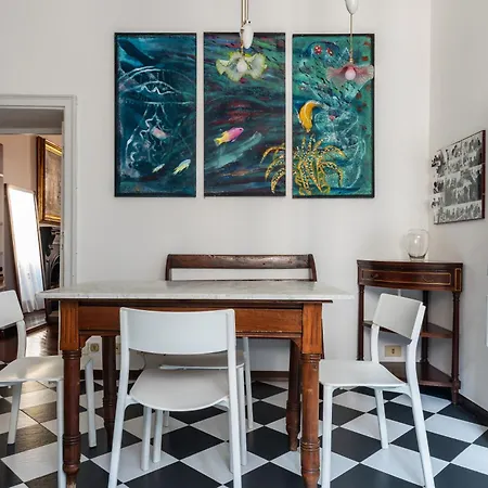 Spacious And Bright Three-room Just Few Steps From The Duomo
