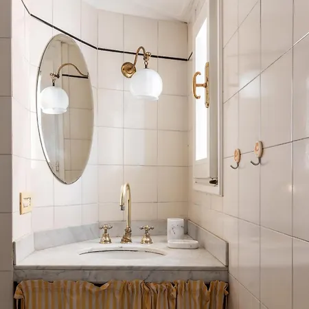Spacious And Bright Three-room Just Few Steps From The Duomo דירה