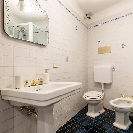 Spacious And Bright Three-room Just Few Steps From The Duomo מילאנו